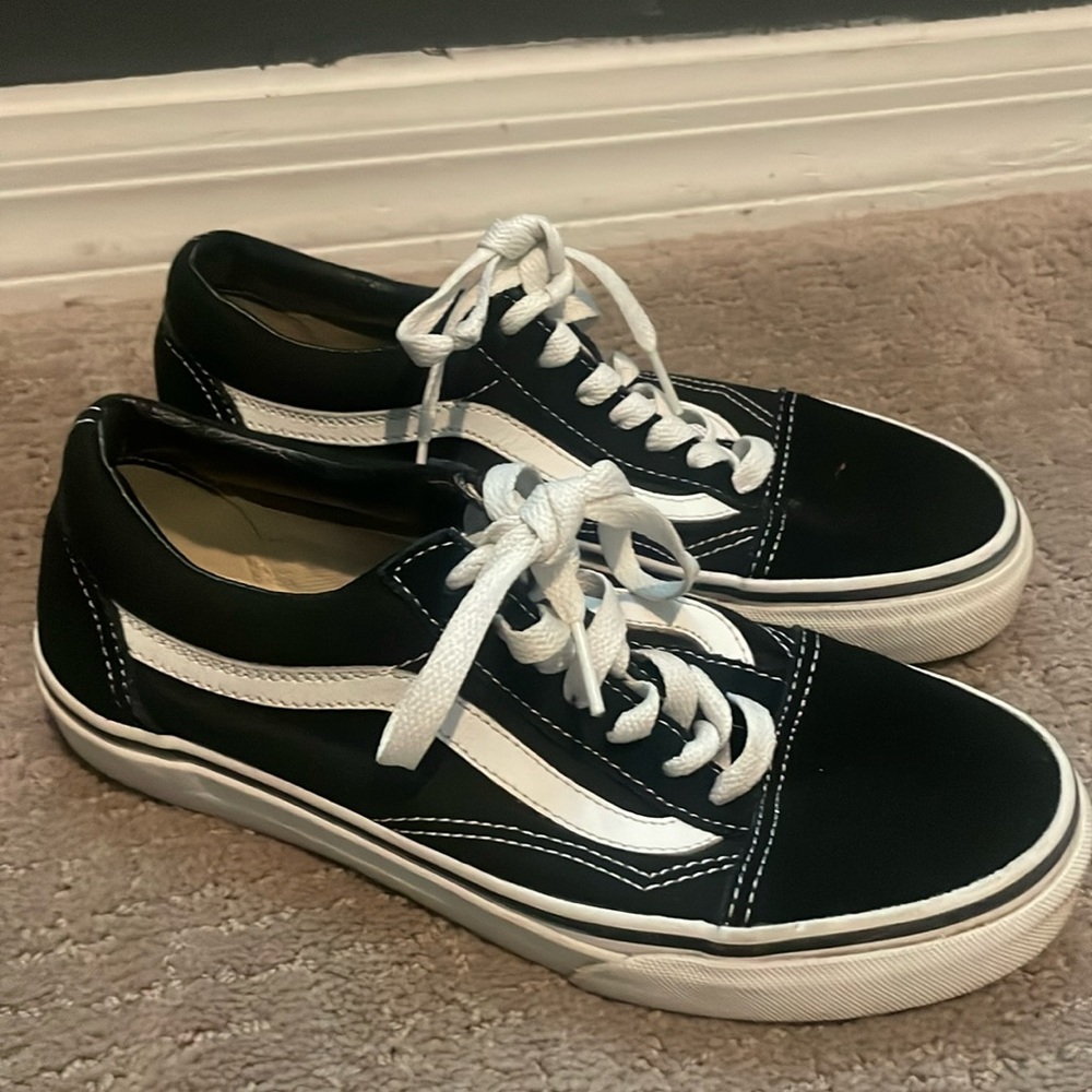 Vans off the wall black sneakers with white line